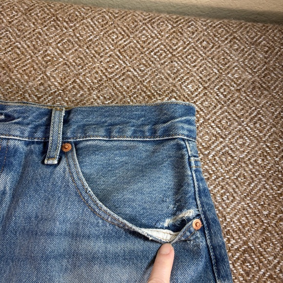 Levi's 501 Button Fly Distressed Cuffed Raw Hem Medium Wash Shorts Women's Sz 31 - Picture 5 of 12